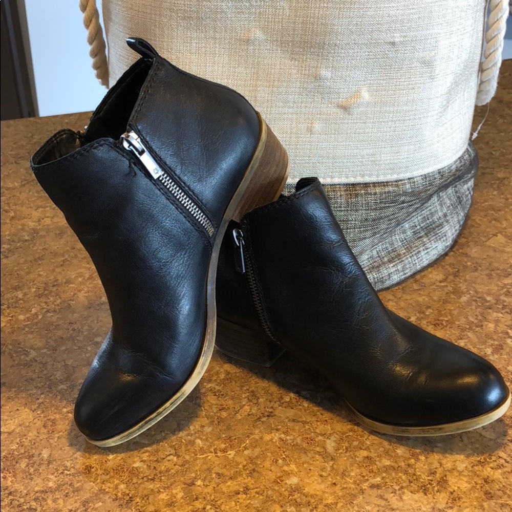 Lucky brand bootie